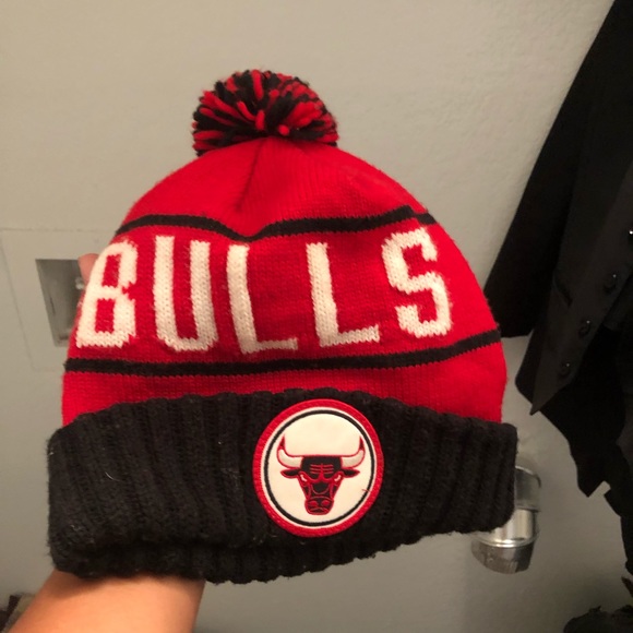 Vans sz 10, and assorted hats - Picture 4 of 4